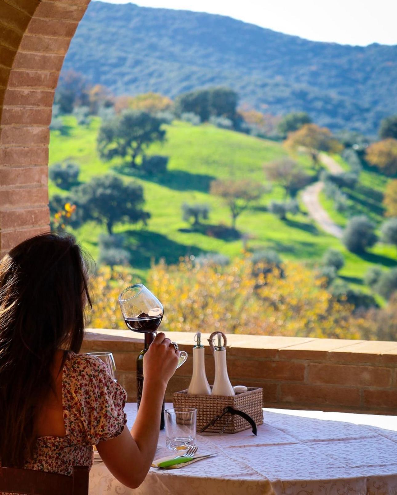 Madonna Del Poggio Cav Aparthotel Scarlino Bagian luar foto