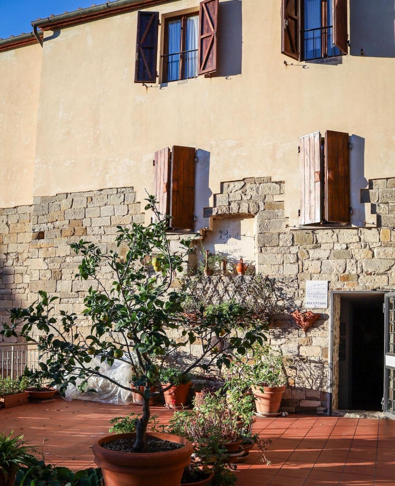 Madonna Del Poggio Cav Aparthotel Scarlino Bagian luar foto