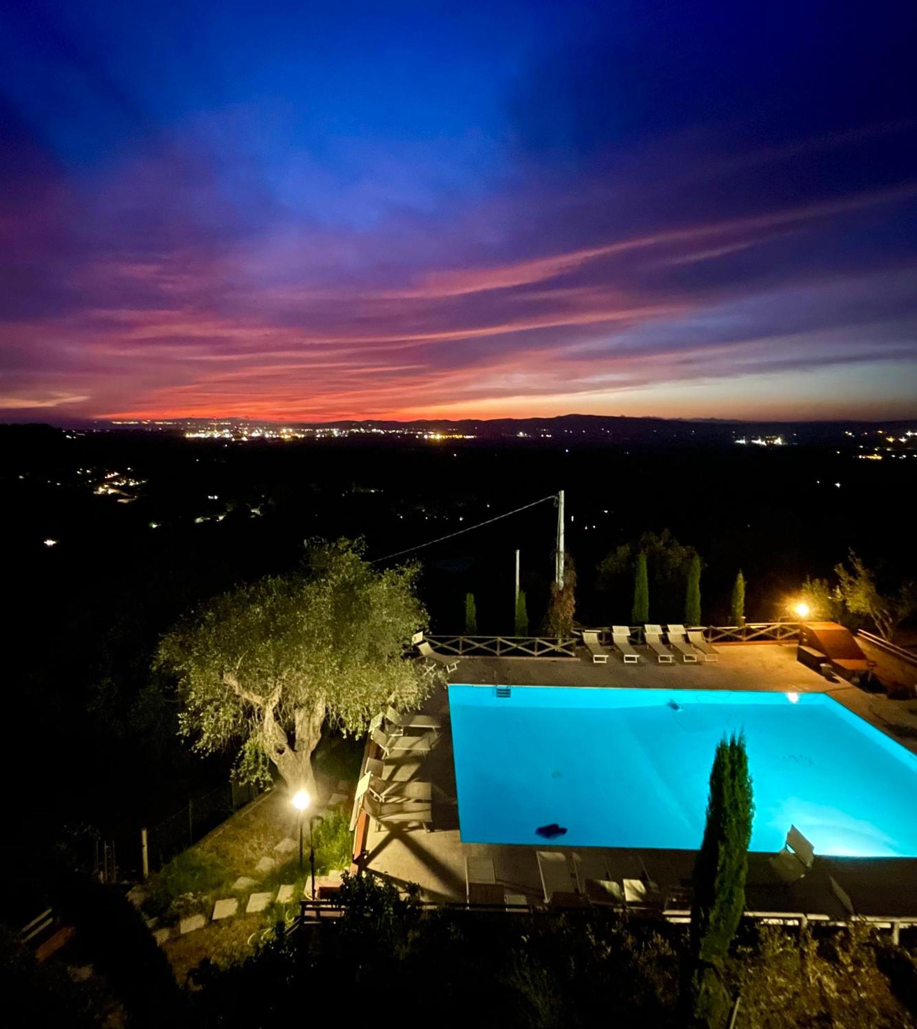 Madonna Del Poggio Cav Aparthotel Scarlino Bagian luar foto