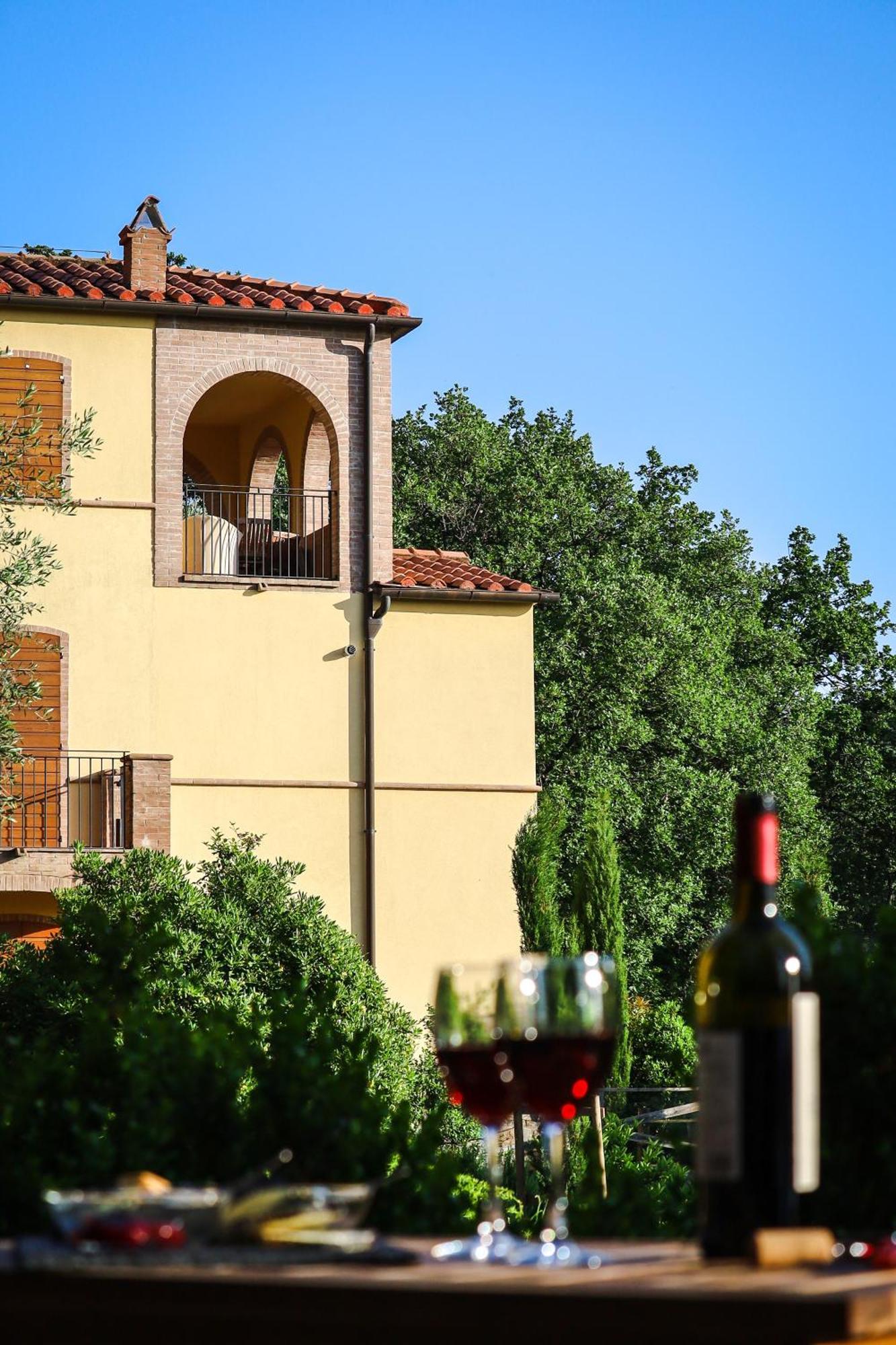 Madonna Del Poggio Cav Aparthotel Scarlino Bagian luar foto