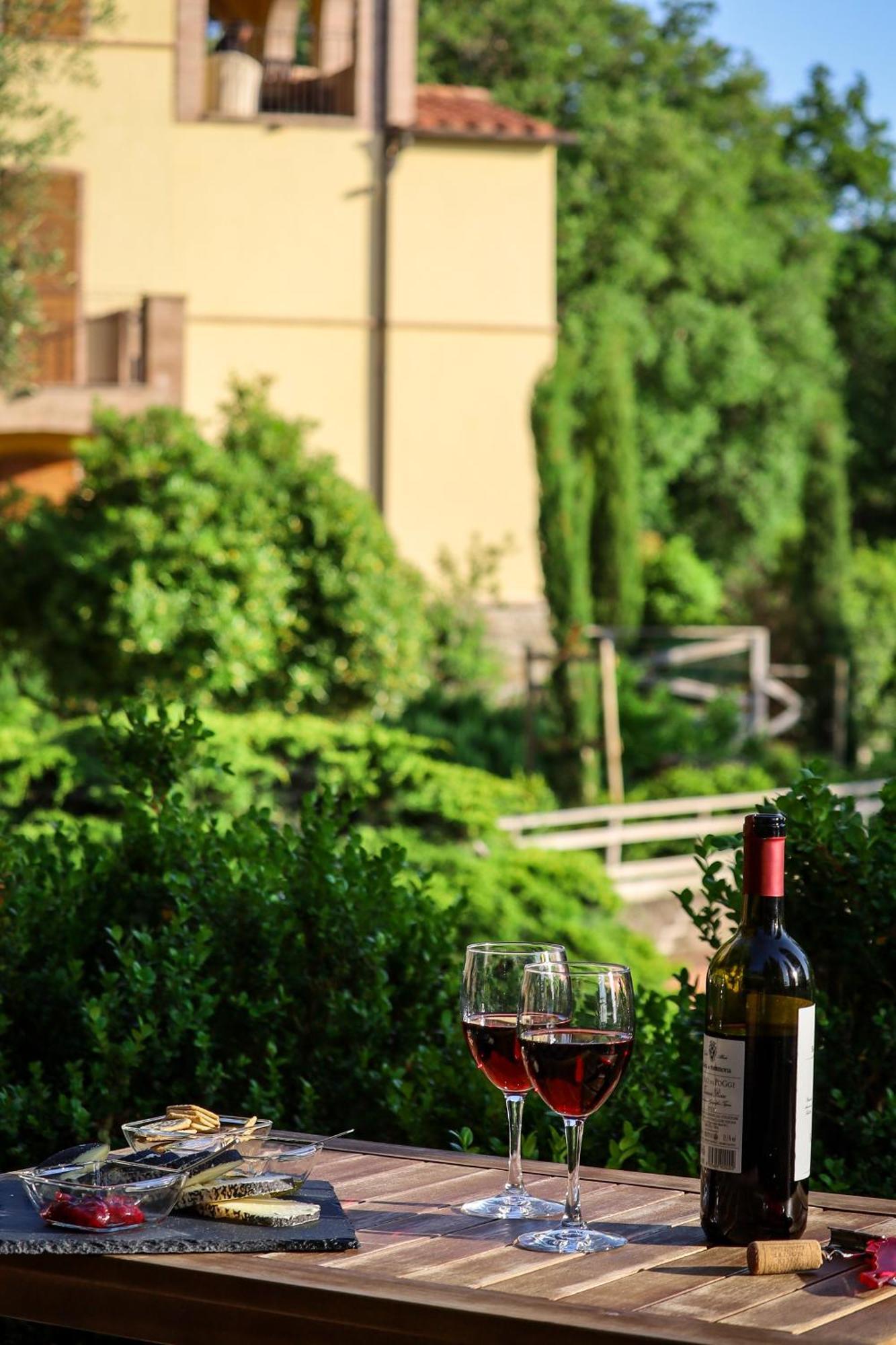 Madonna Del Poggio Cav Aparthotel Scarlino Bagian luar foto