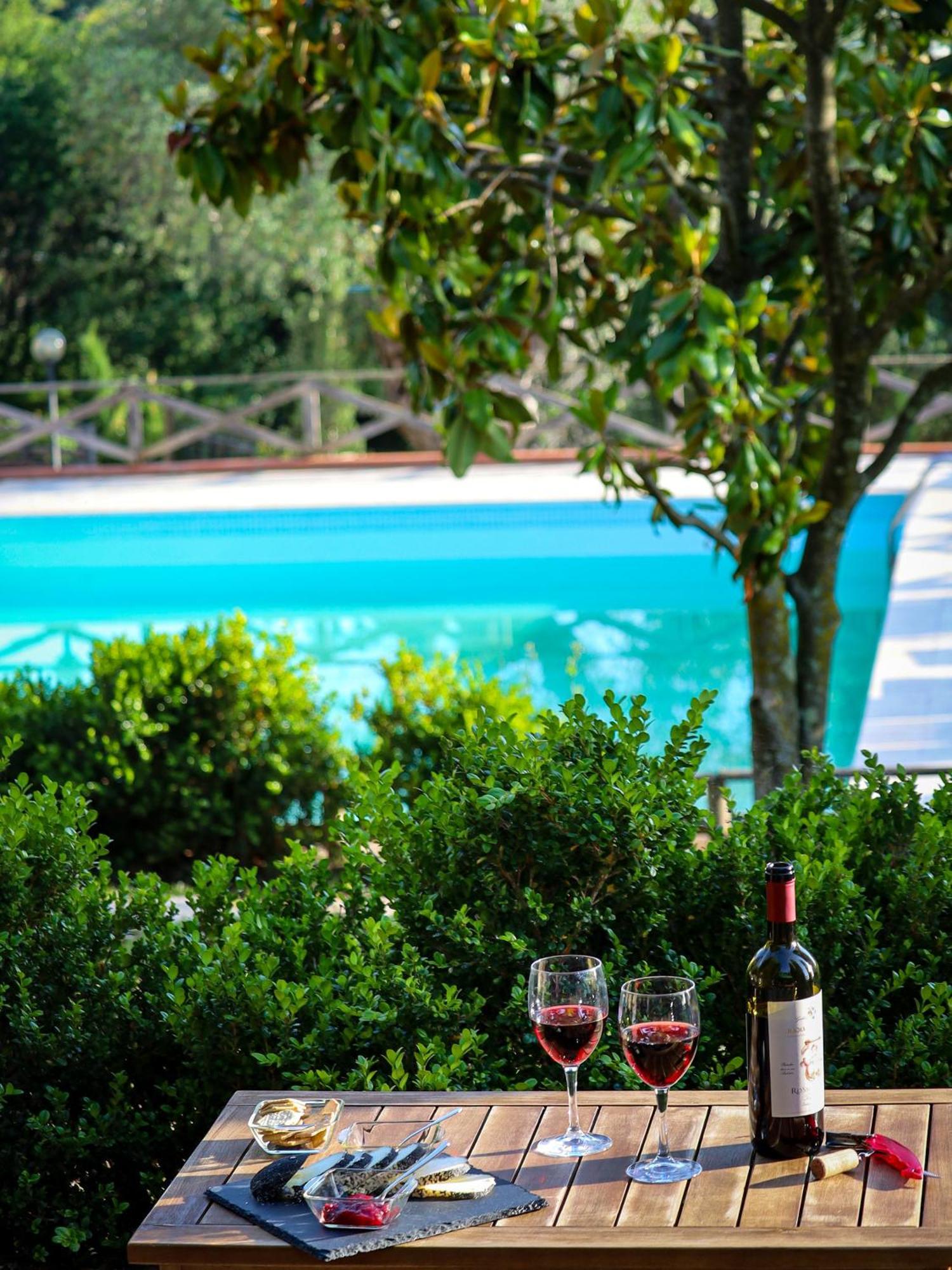 Madonna Del Poggio Cav Aparthotel Scarlino Bagian luar foto