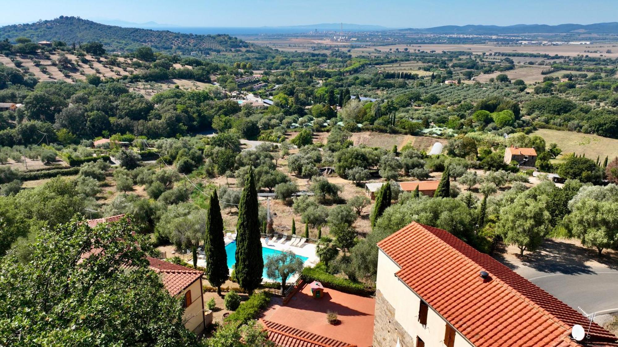 Madonna Del Poggio Cav Aparthotel Scarlino Bagian luar foto