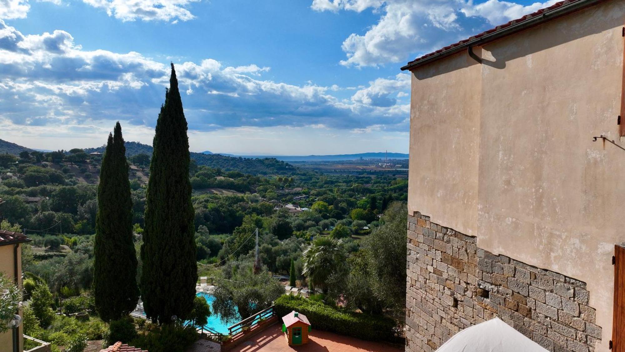 Madonna Del Poggio Cav Aparthotel Scarlino Bagian luar foto