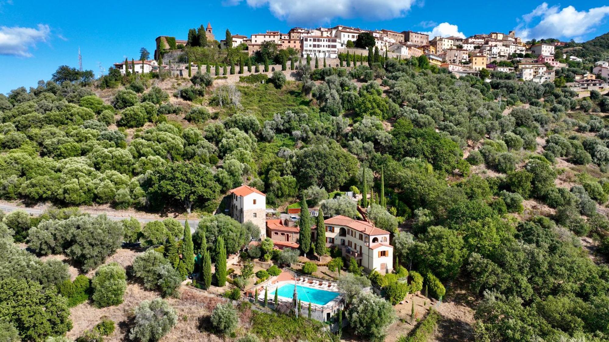 Madonna Del Poggio Cav Aparthotel Scarlino Bagian luar foto