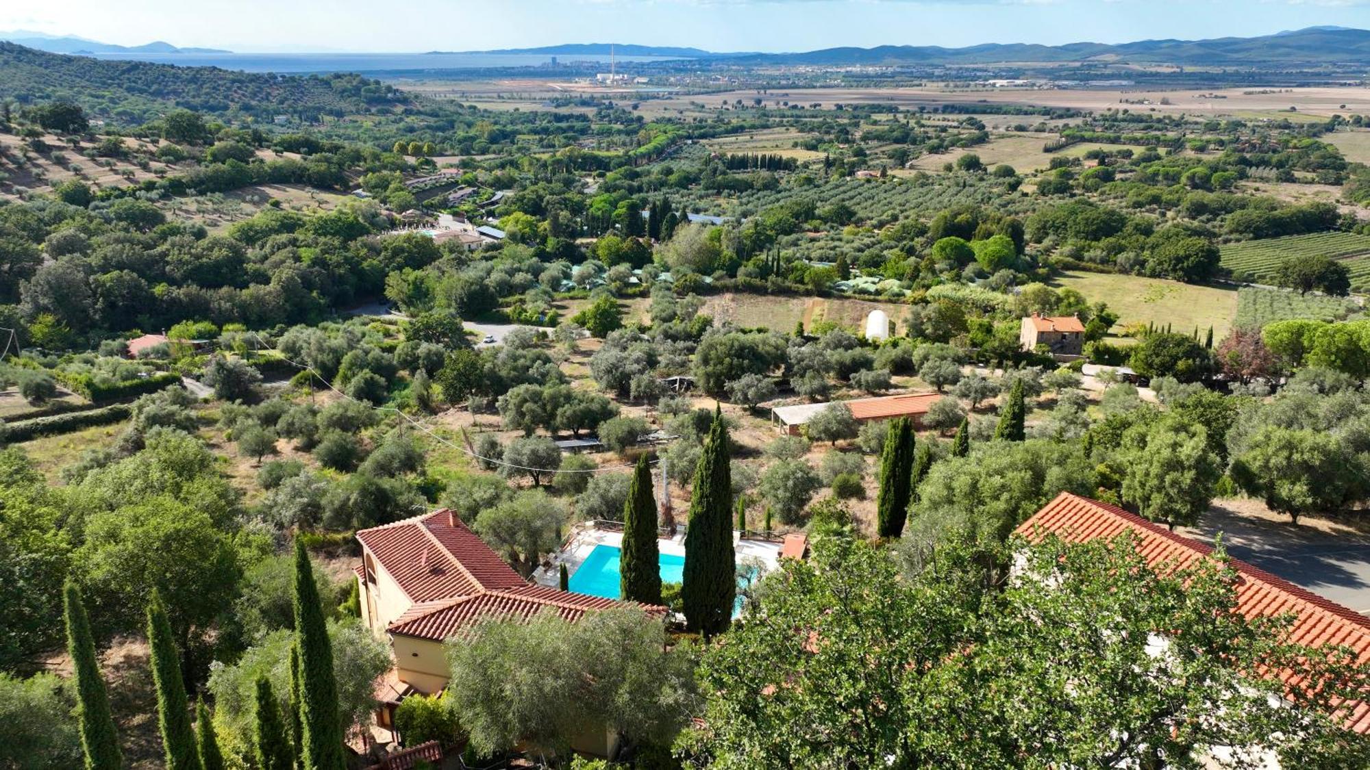 Madonna Del Poggio Cav Aparthotel Scarlino Bagian luar foto