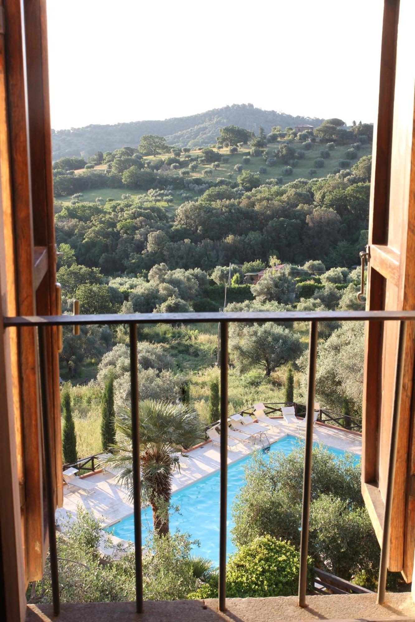 Madonna Del Poggio Cav Aparthotel Scarlino Bagian luar foto