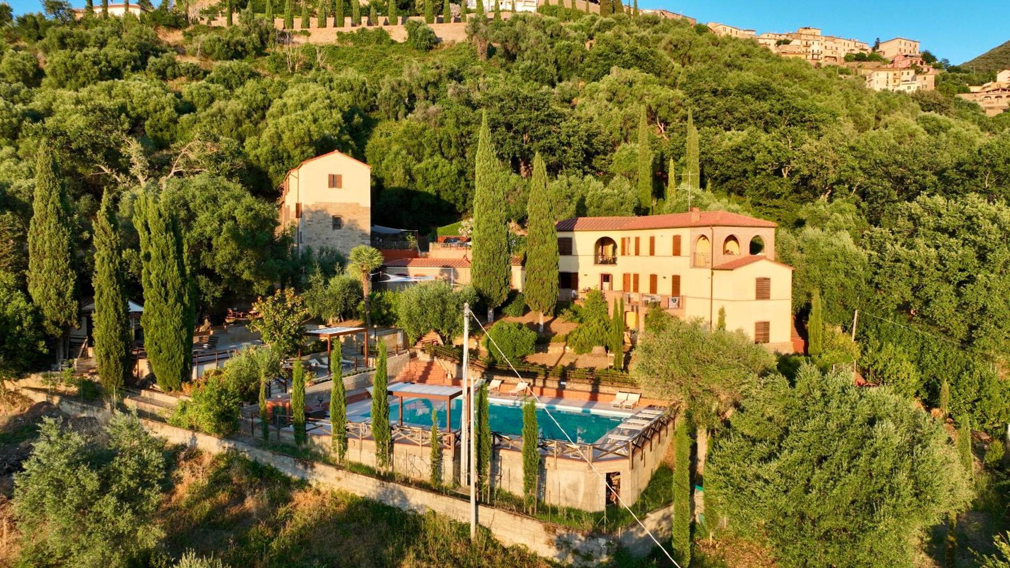 Madonna Del Poggio Cav Aparthotel Scarlino Bagian luar foto