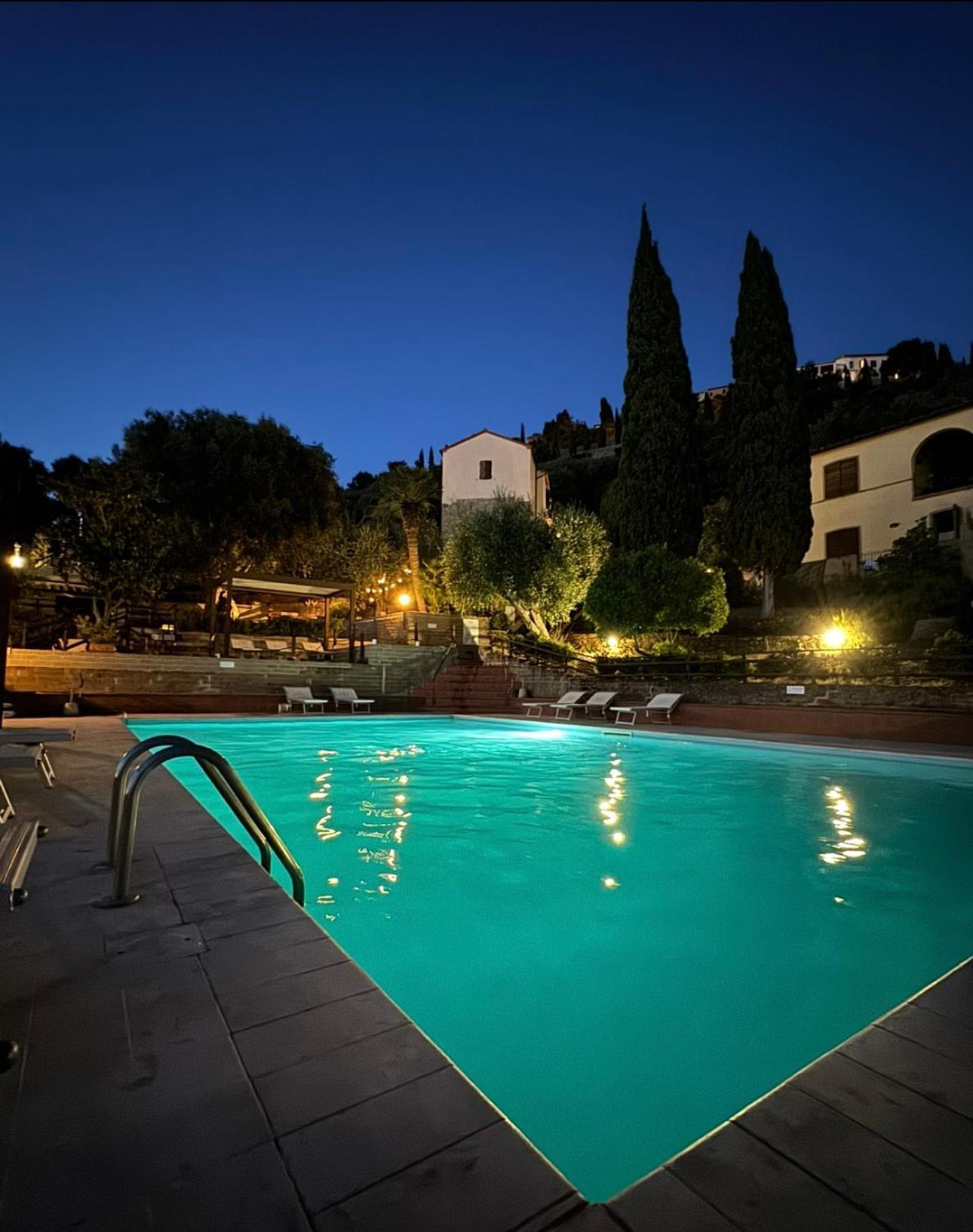 Madonna Del Poggio Cav Aparthotel Scarlino Bagian luar foto