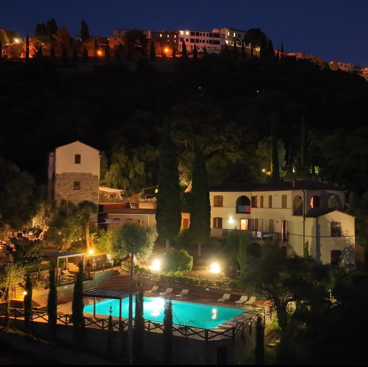 Madonna Del Poggio Cav Aparthotel Scarlino Bagian luar foto