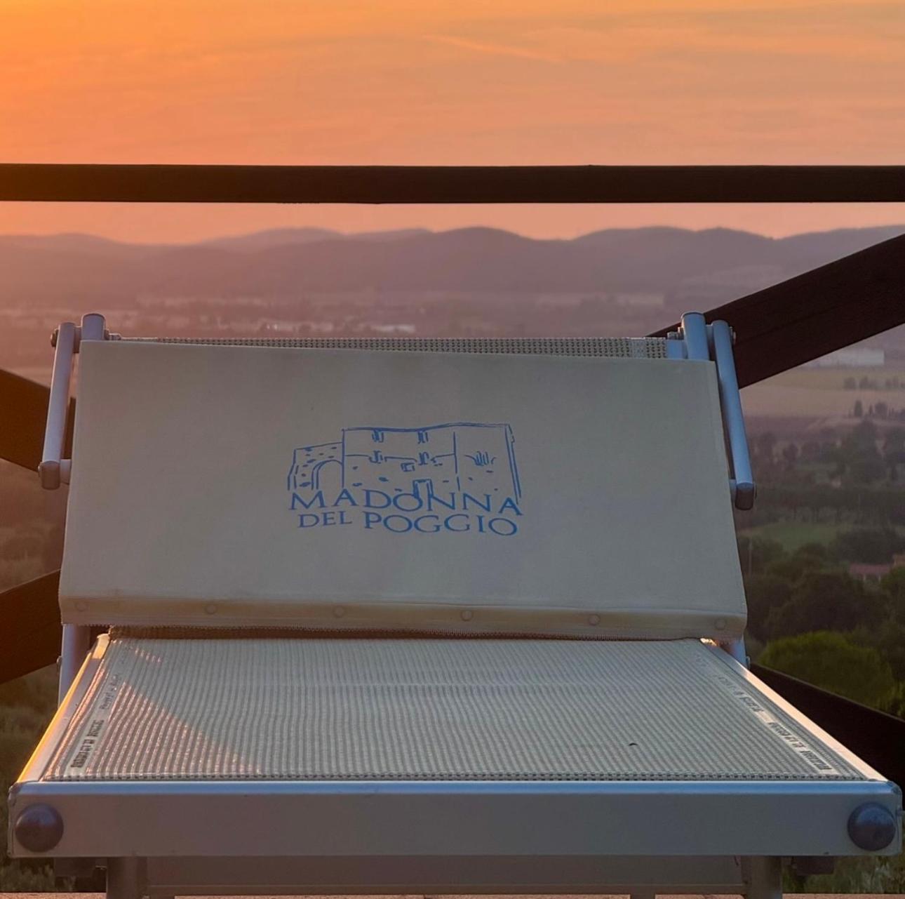 Madonna Del Poggio Cav Aparthotel Scarlino Bagian luar foto