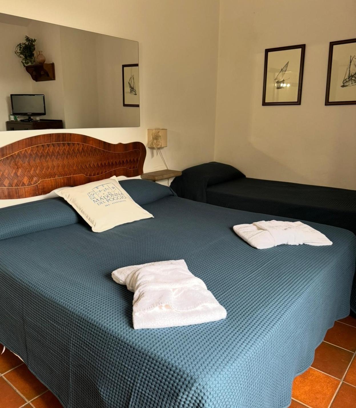 Madonna Del Poggio Cav Aparthotel Scarlino Bagian luar foto