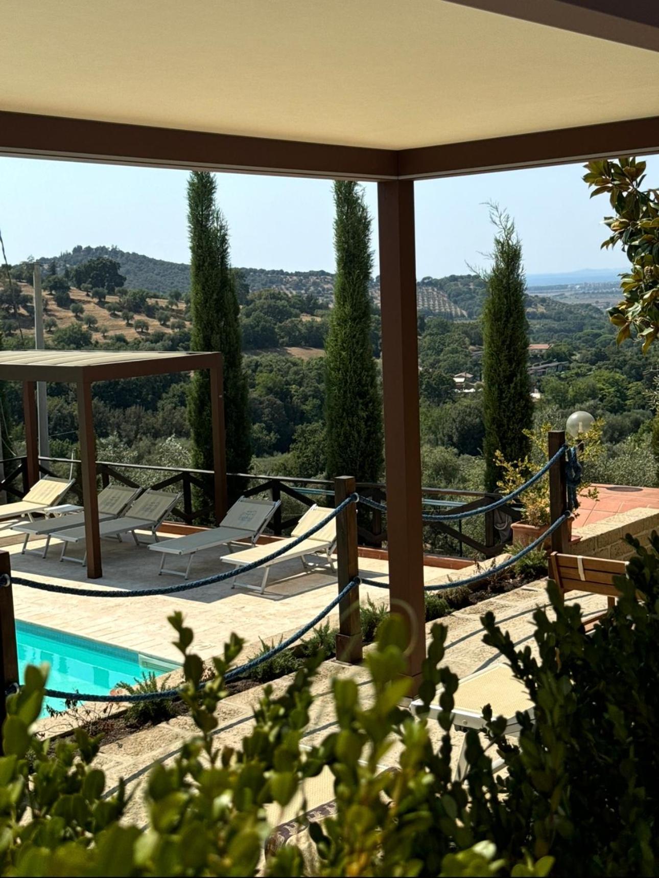 Madonna Del Poggio Cav Aparthotel Scarlino Bagian luar foto