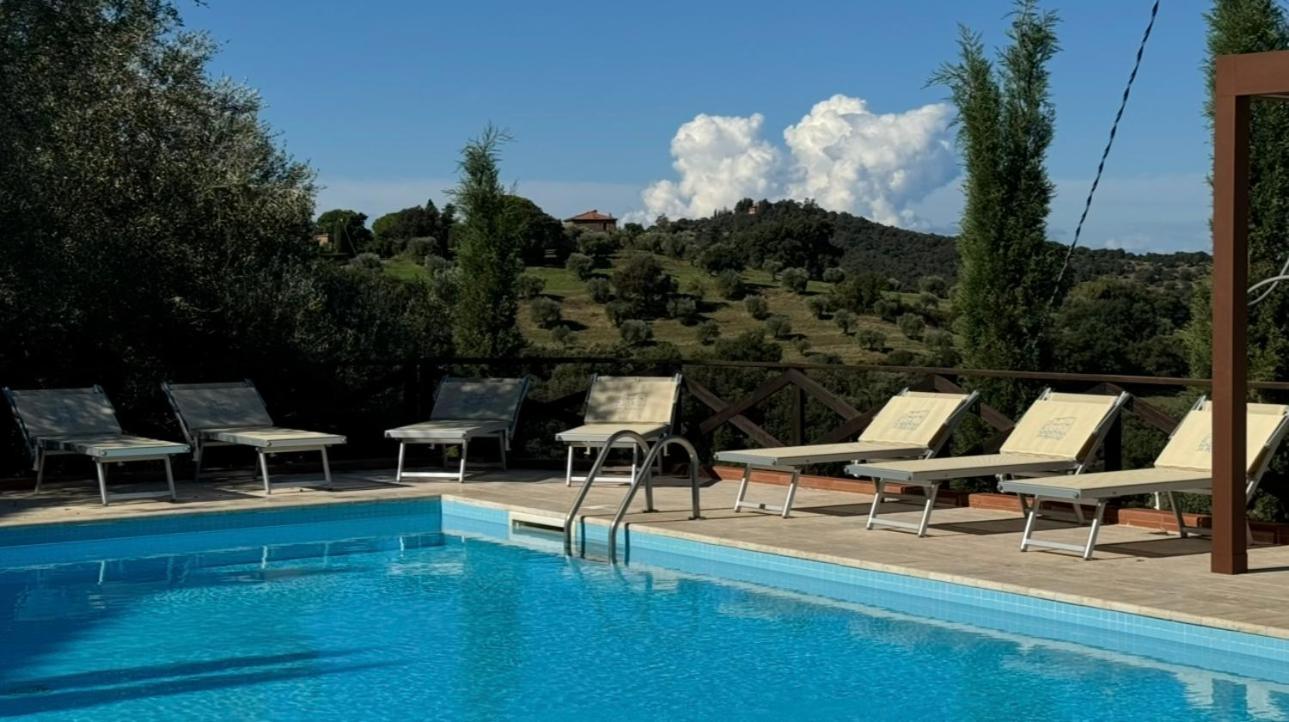 Madonna Del Poggio Cav Aparthotel Scarlino Bagian luar foto